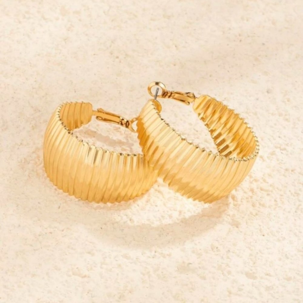 *Neci* Bangle Earrings - Picture 3 of 6